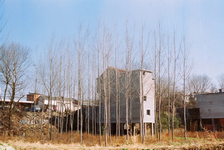 a small building that is near many trees