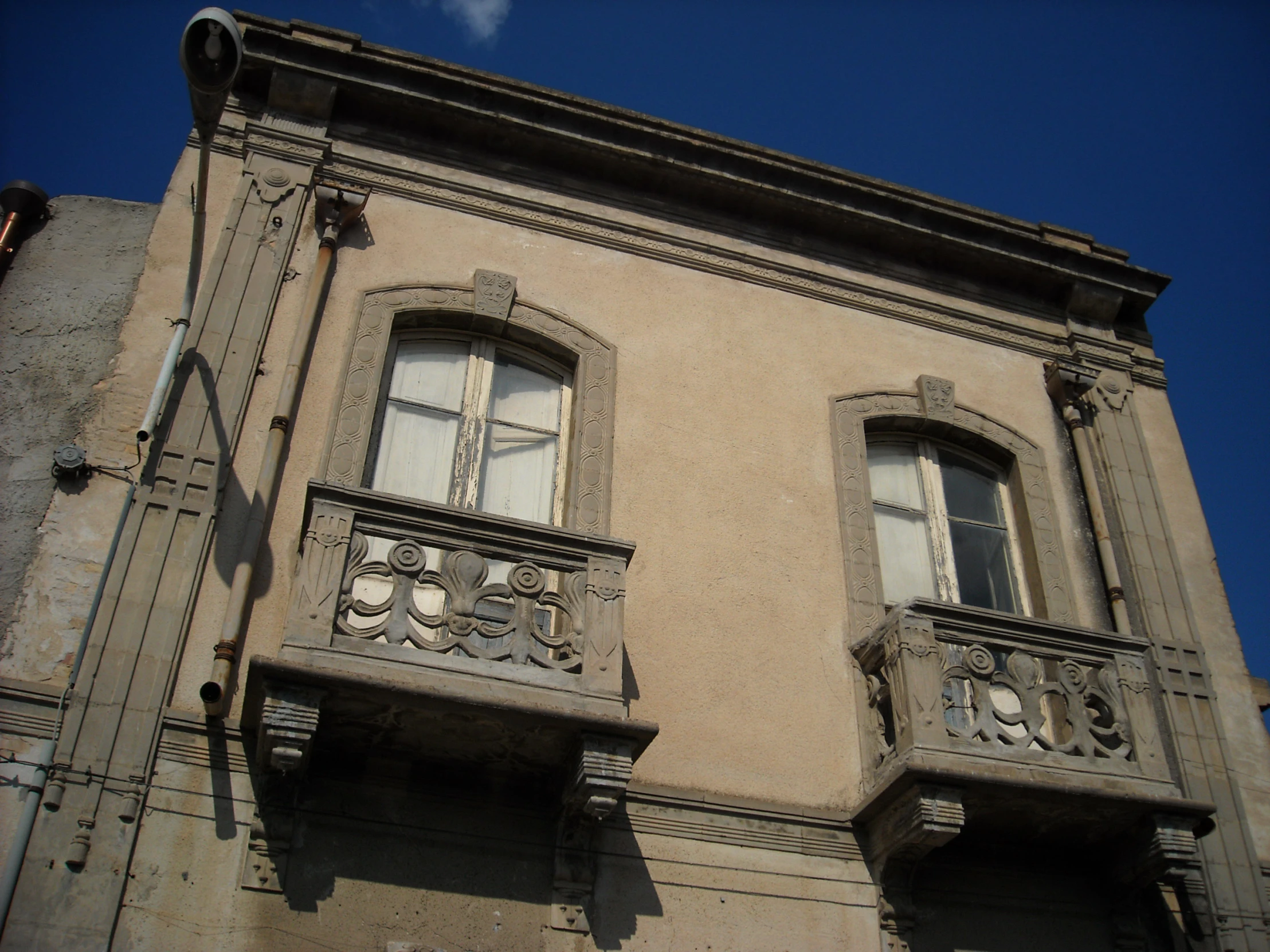 there are two windows in an old building