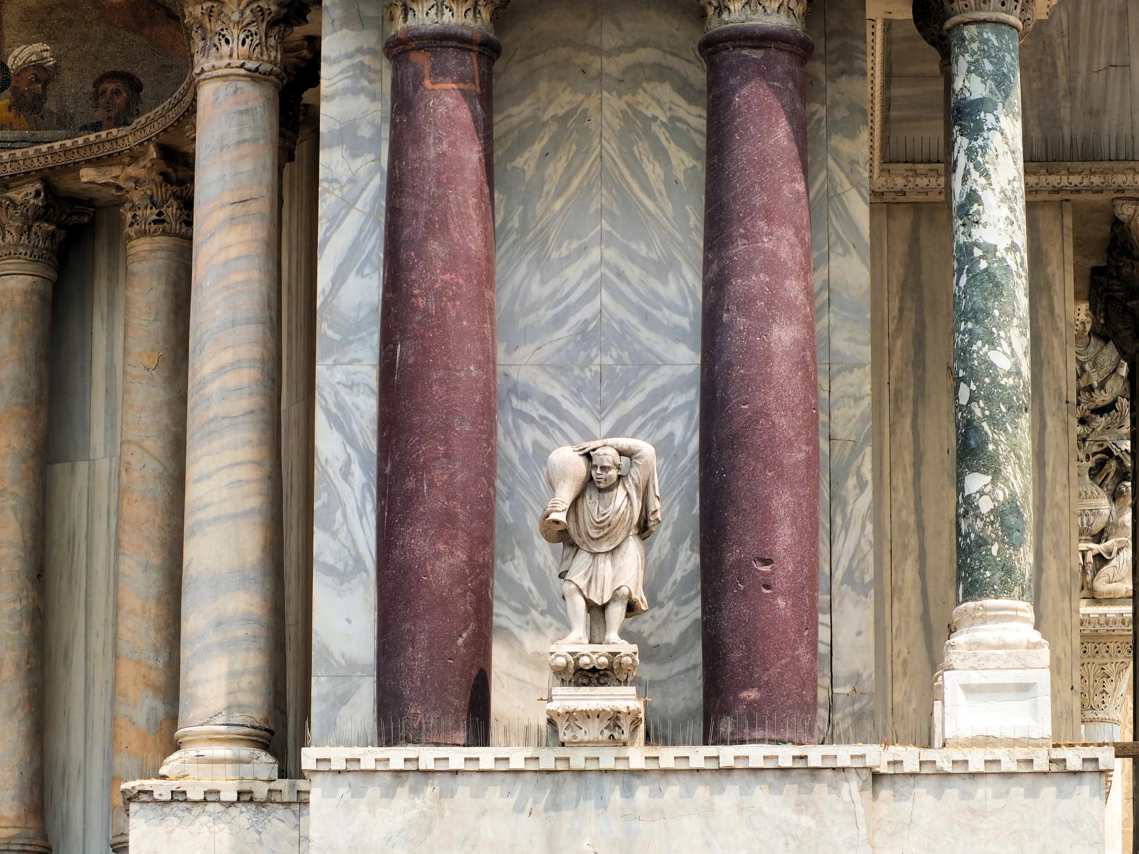 the tall pillars are decorated with large white marble