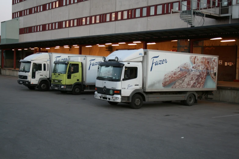 there are three semi trucks that are parked on the street