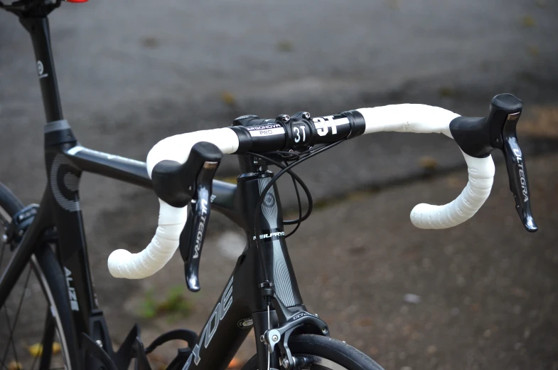 the handlebars on the bicycle are decorated in black and white