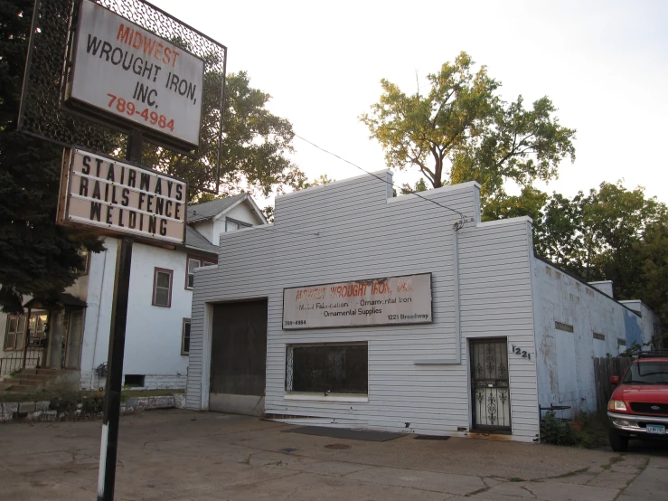 a small brick building sitting on the corner of a street