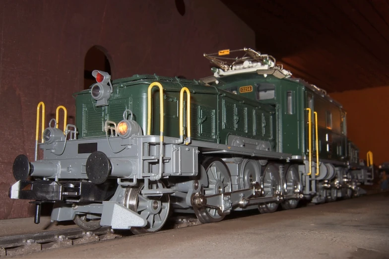 the model train is on display at the museum