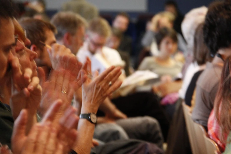 many people clap their hands during a seminar