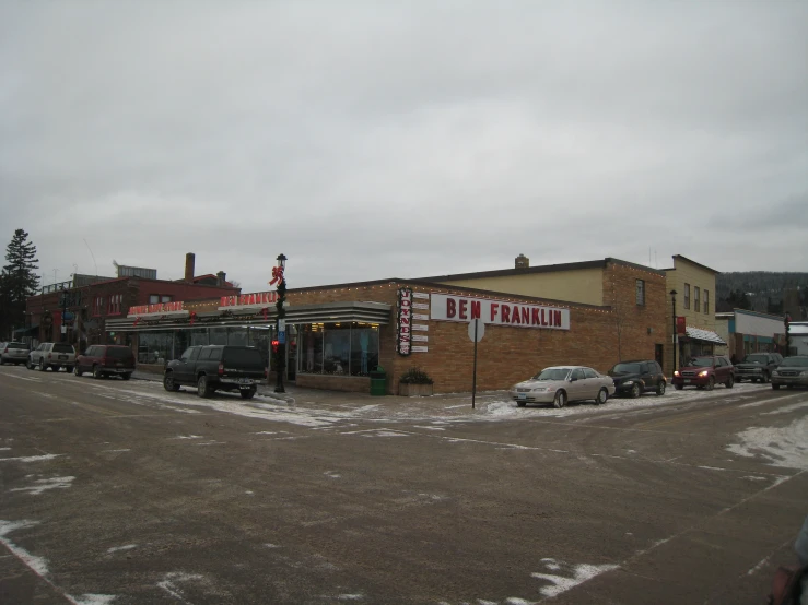 many vehicles are parked on the street in front of the building