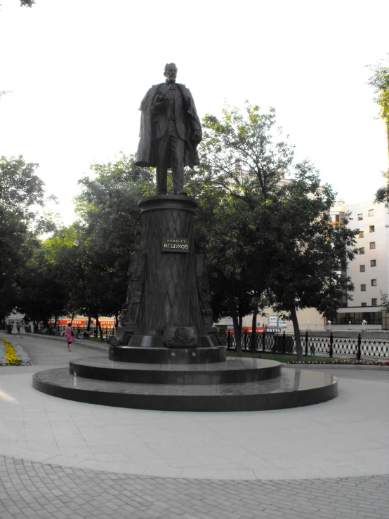 a statue is shown in the middle of a park