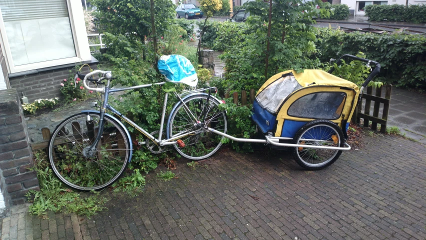 a bike that has been pulled by a trailer