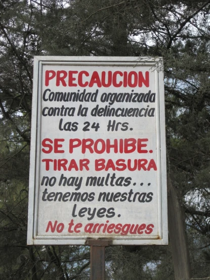 a sign in spanish telling people to preserve animals