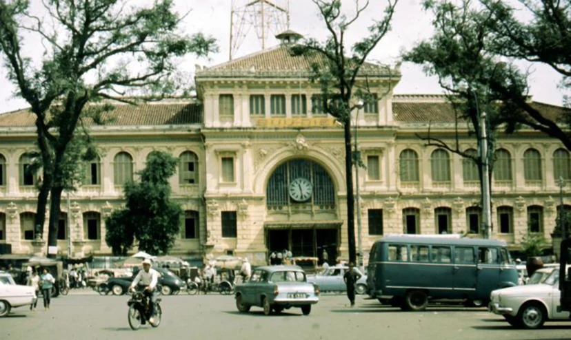 a large building with a number of cars and people around it