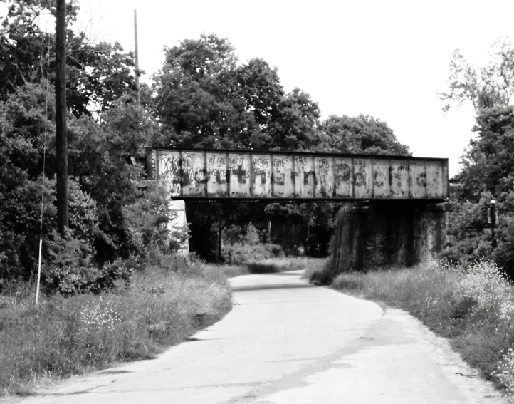 an old bridge in the middle of a park