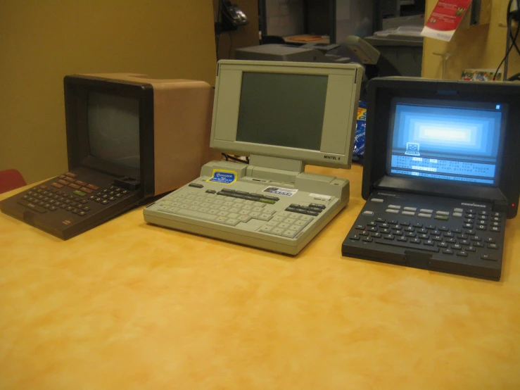 there are four computers sitting on this desk