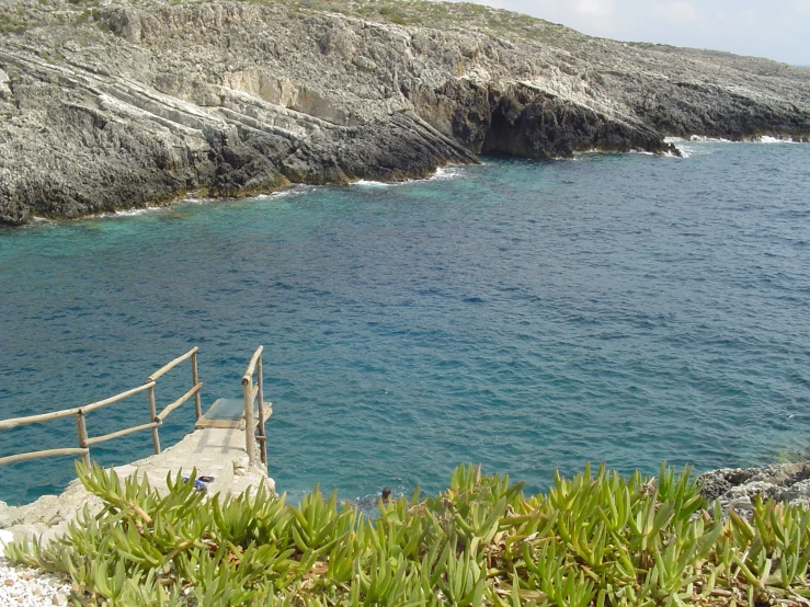 stairs are on the side of the ocean