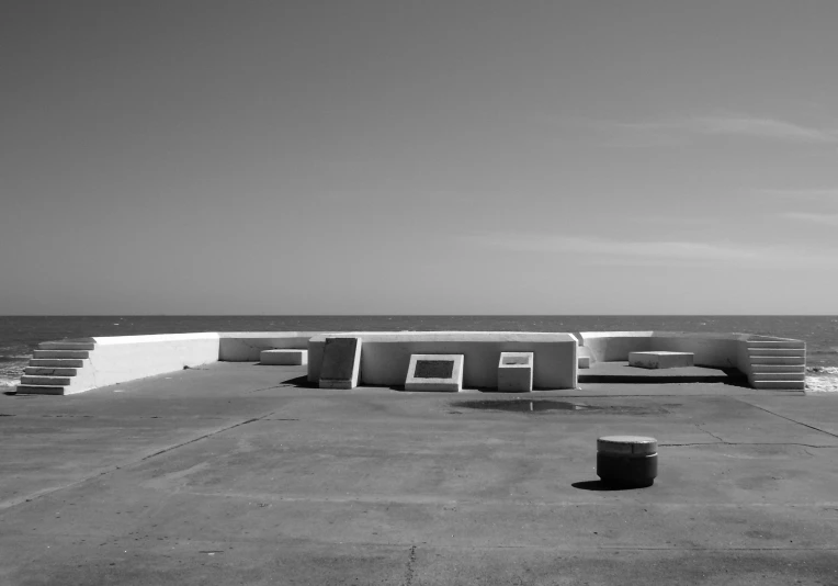 a picture of the ocean from an airport