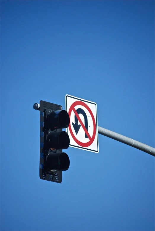 a street light with a no u - turn sign above it