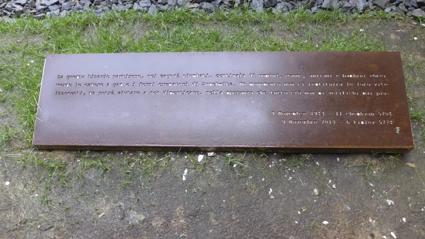 the plaque is placed in the cement and there is no description on it