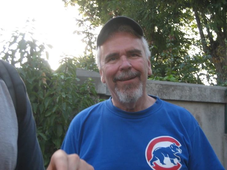 an old man with a beard and chicago cubs t shirt