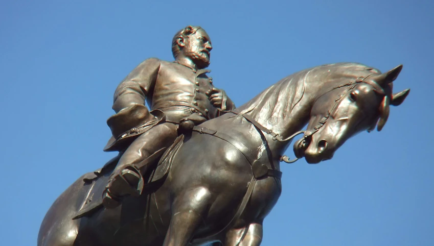 a statue sitting on top of a golden horse