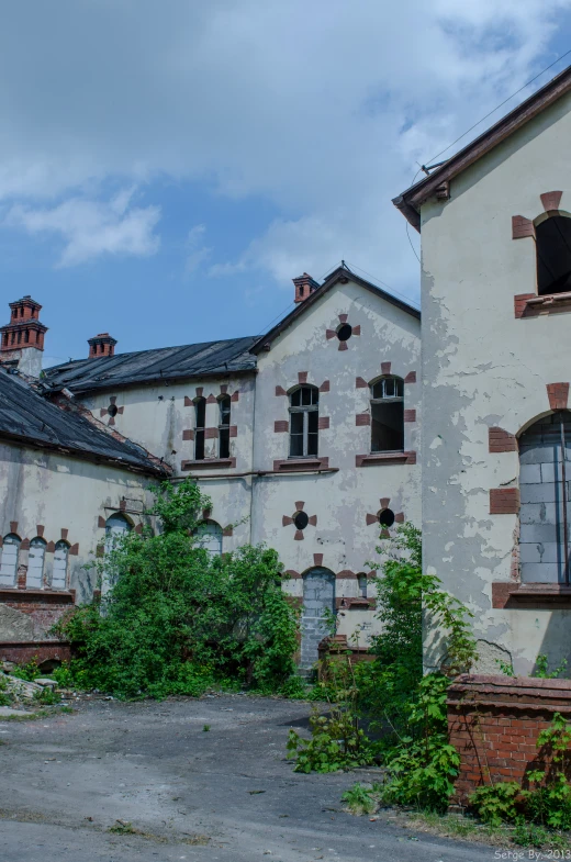 there are windows and doors on this large building