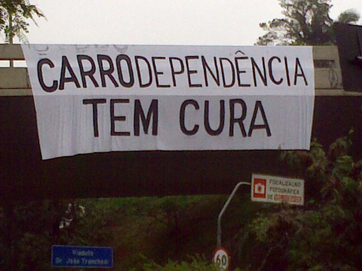 a banner that says cardodependencia tem cura on it