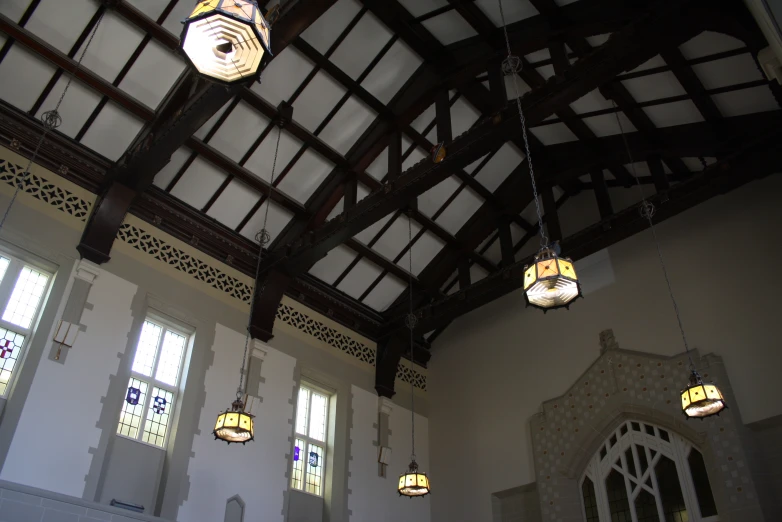 an image of a ceiling that has many lights