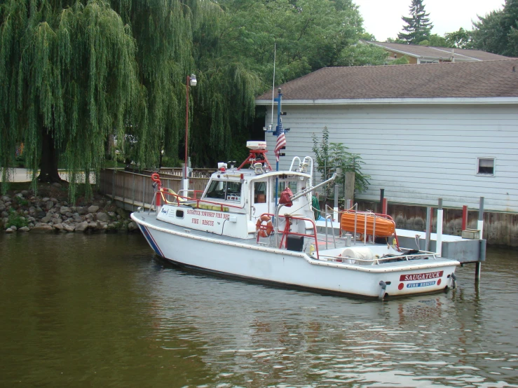 a boat is tied up on the side of the dock