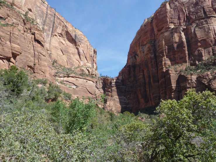 a mountain scene with the cliffs of the cliff