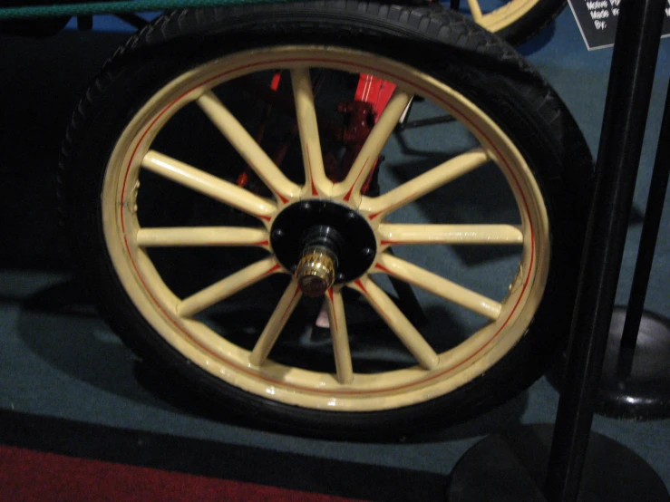 an antique looking wheel is sitting on display