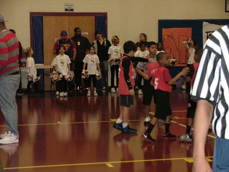 the group of s are playing basketball on the court