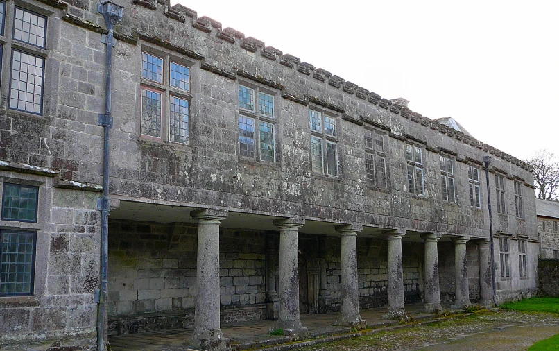 a old concrete building with lots of pillars