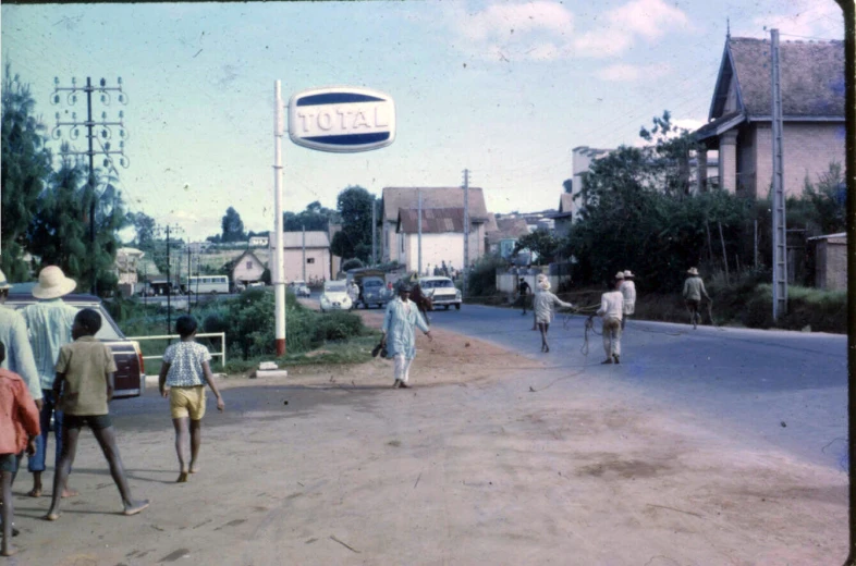 the people are crossing the road to get to work