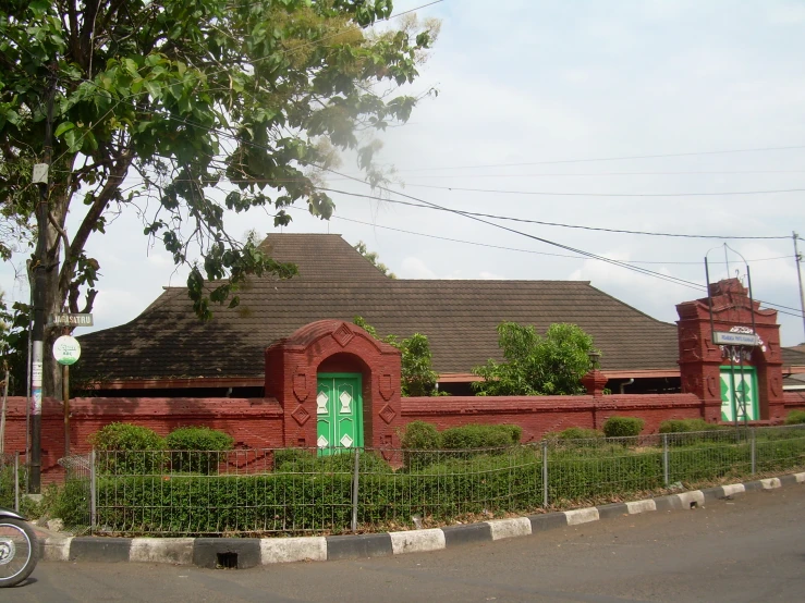 a motorcycle is parked in front of a brick house