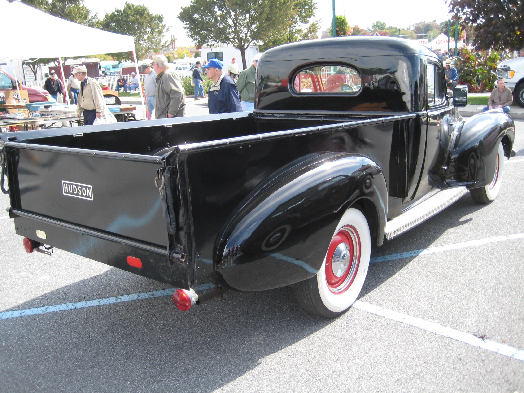 an old truck parked in a parking lot