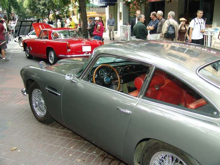 there are many old cars parked on the side of the street