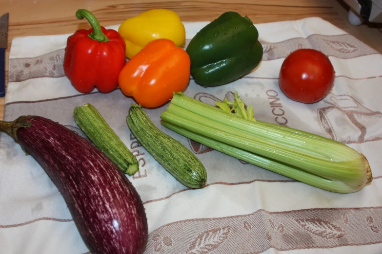 an array of different types of vegetables on a cloth
