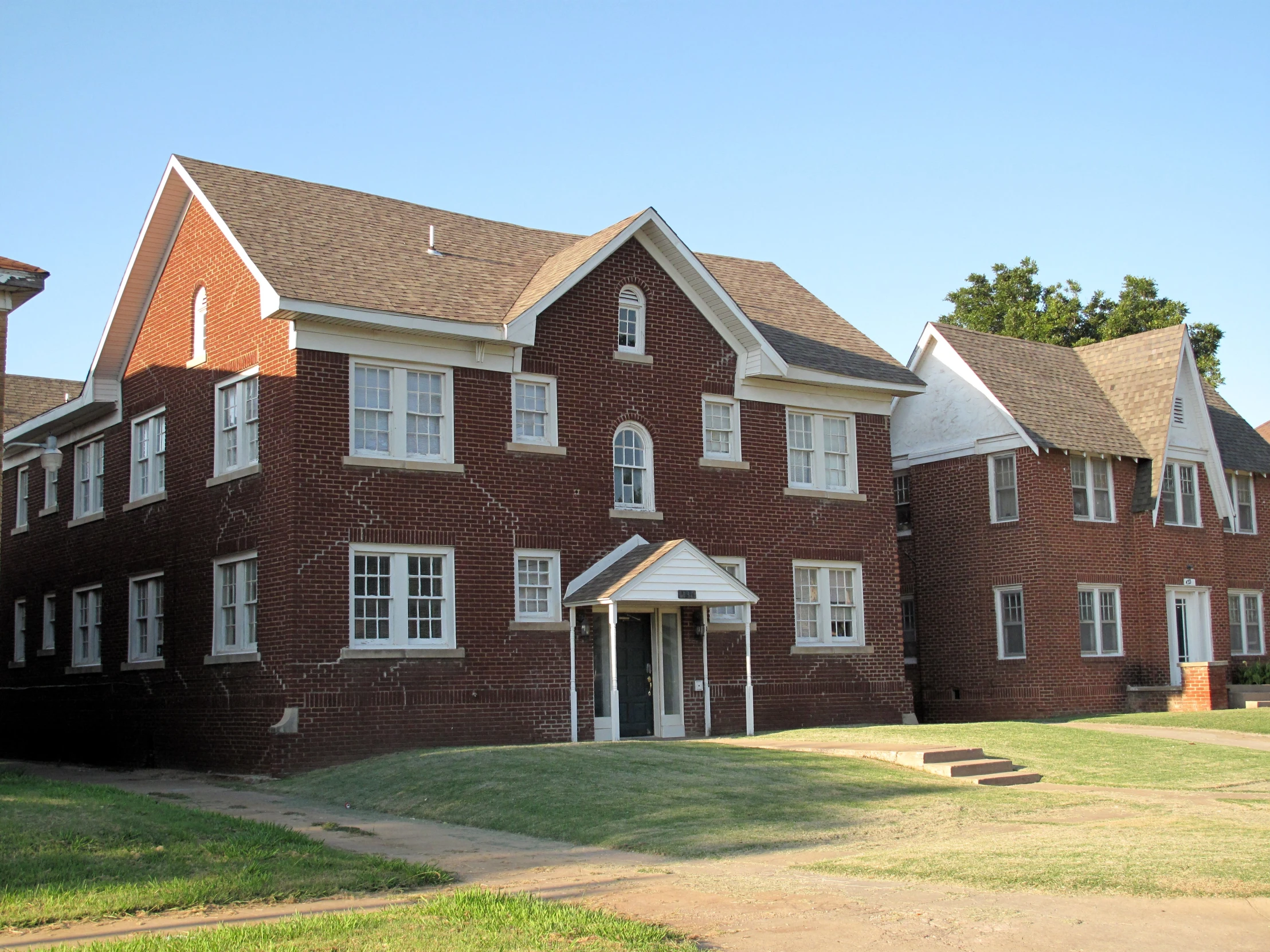 there is a large brick building with several windows