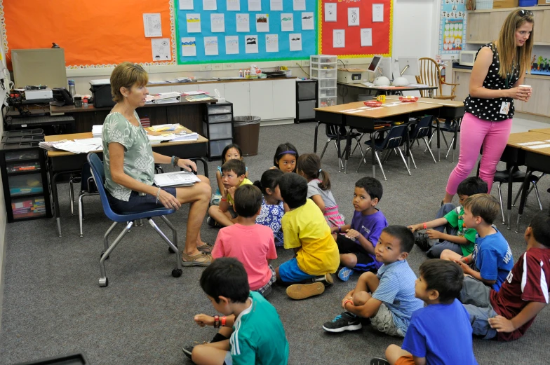 an older woman teacher talking to a classroom of students