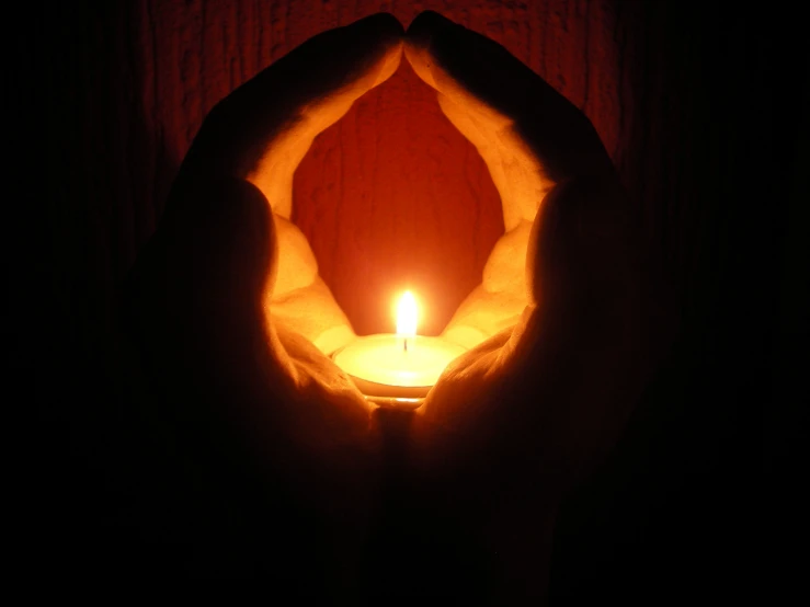a candle burning in the dark with a circle around it