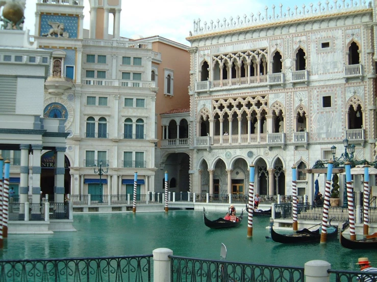 a large building has buildings and many sailboats in front