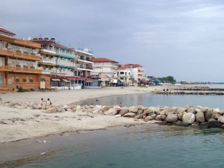 a picture of a long row of houses along the beach