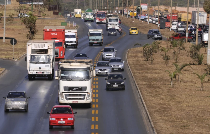 a long road filled with lots of traffic next to each other