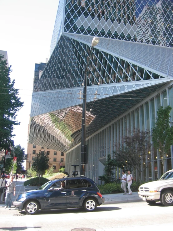 a building is next to some cars on a city street