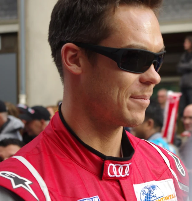 a man in sunglasses and a red shirt looks at soing