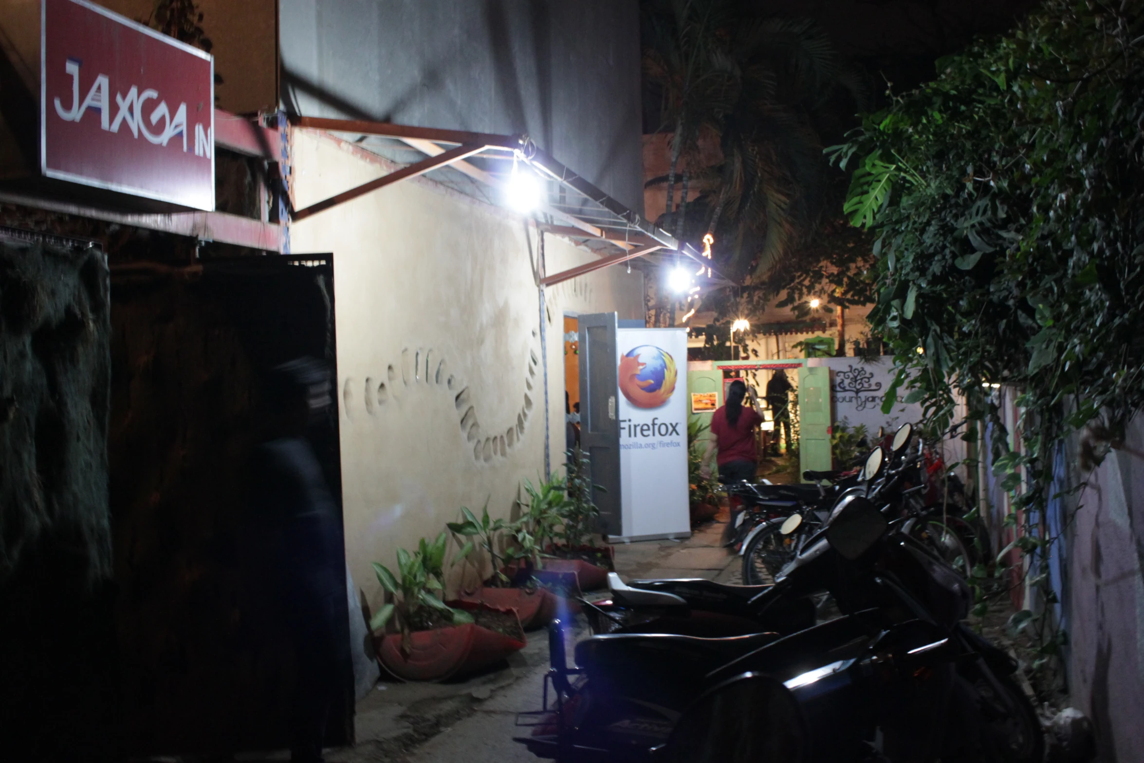 a line of motorcycles that are in front of a building