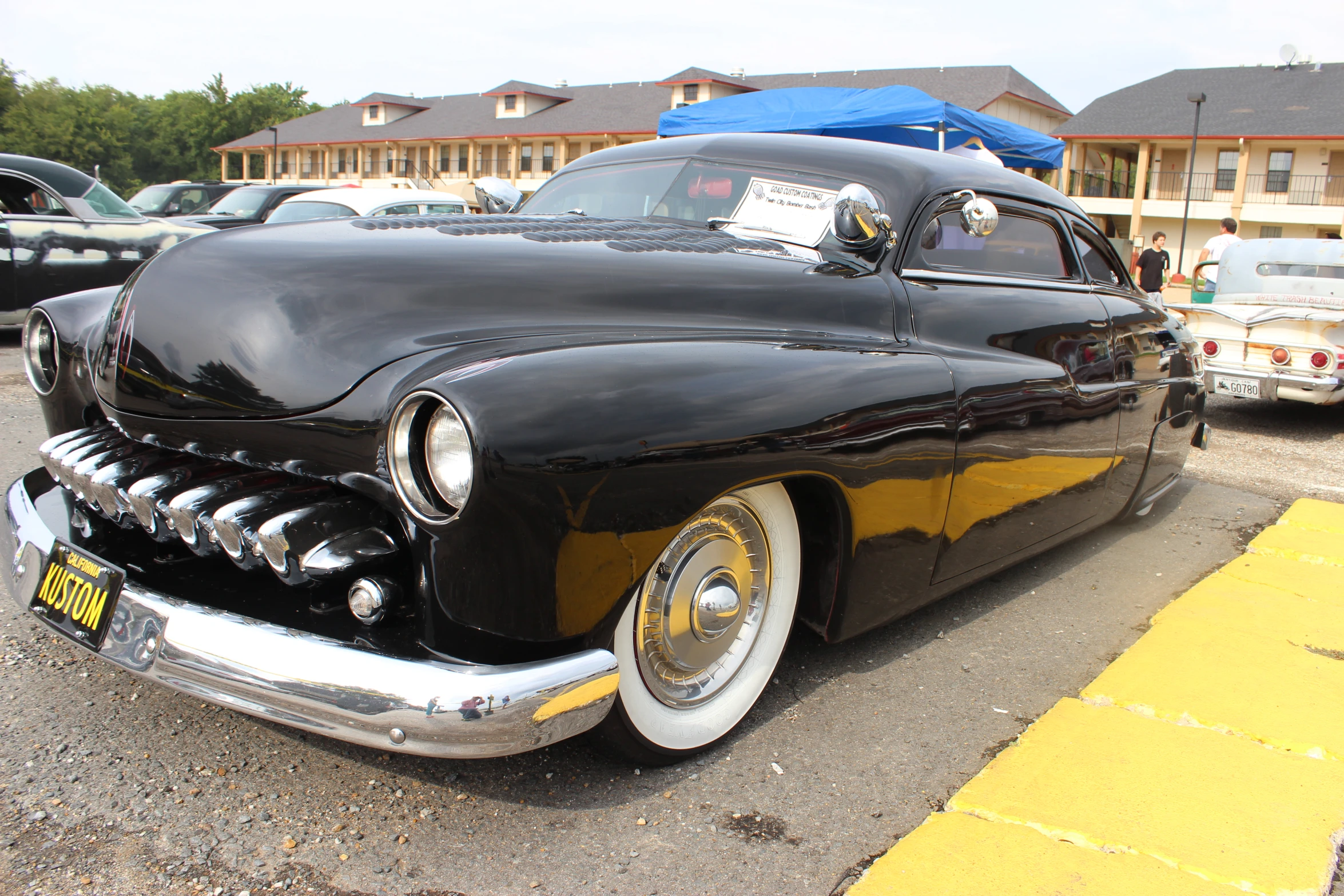 black classic car parked outside a el at a parking lot