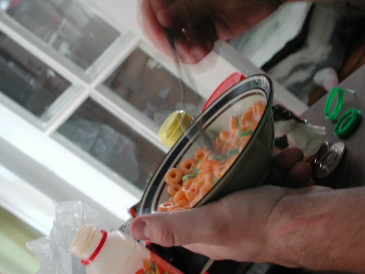 a man putting a plastic container of macaroni and cheese