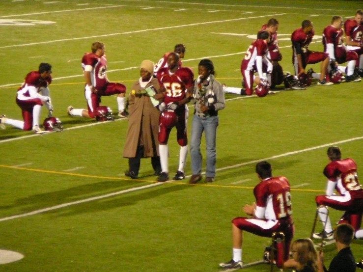 the team is gathered on the football field for the game