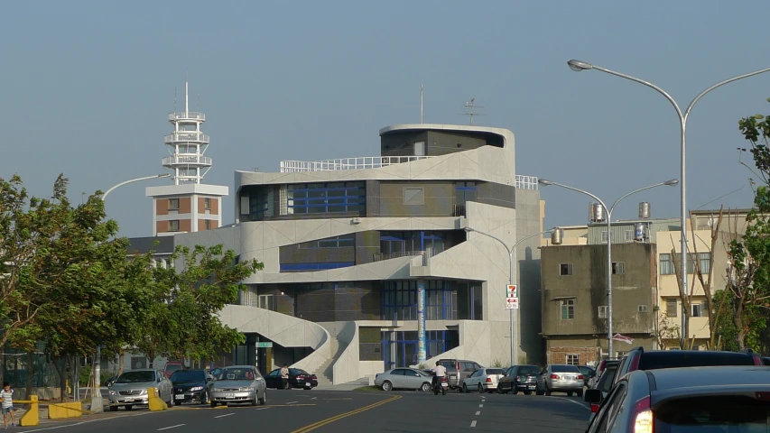 a building is on the side of a road and cars are parked