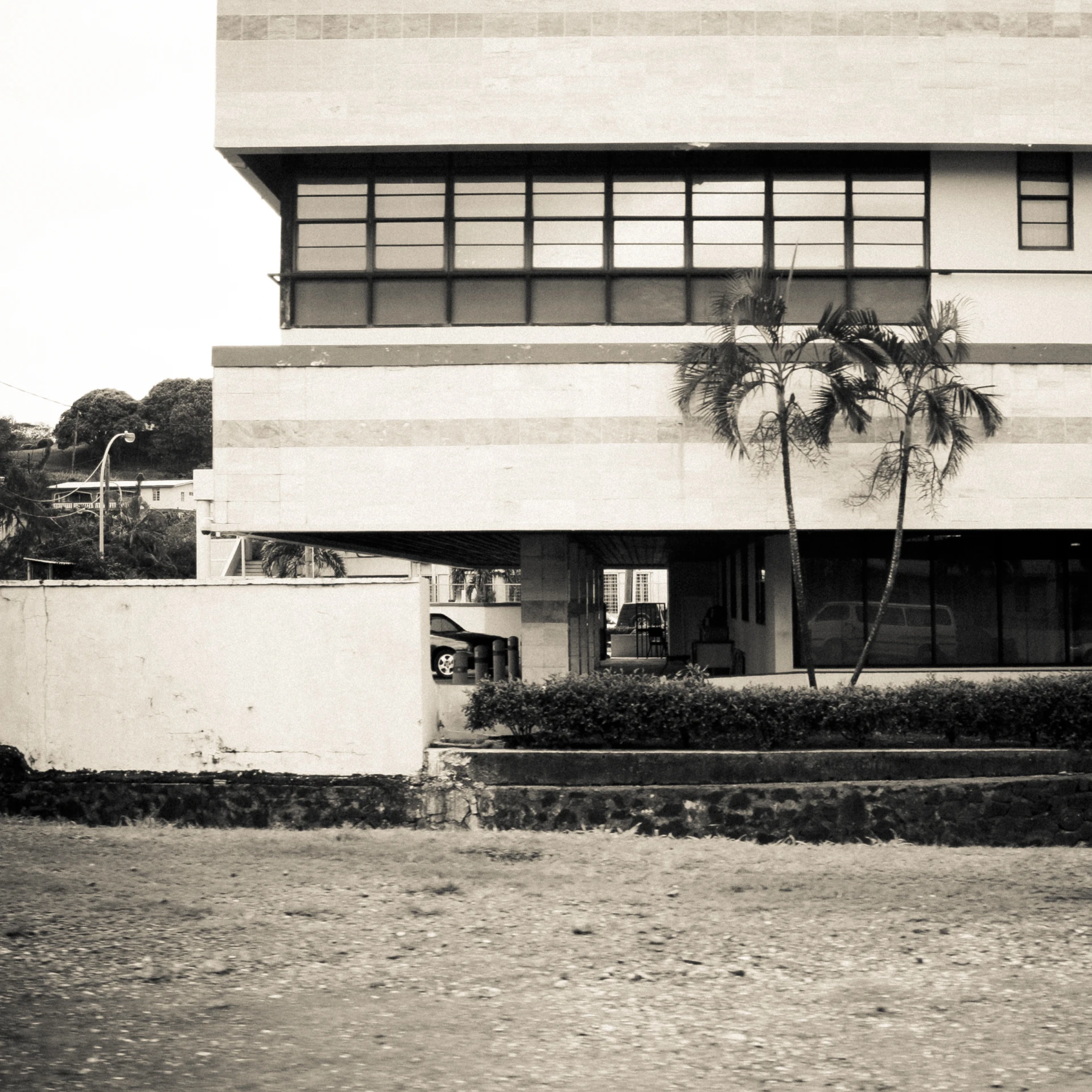 an old po of a very nice building with palm trees