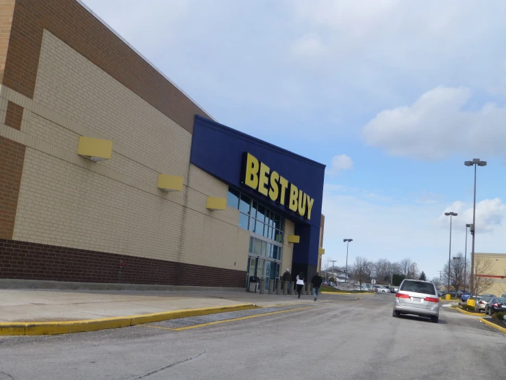 a best buy store is empty down the street