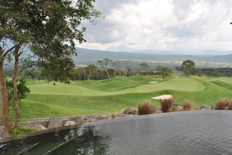 there is a pool on the side of the mountain